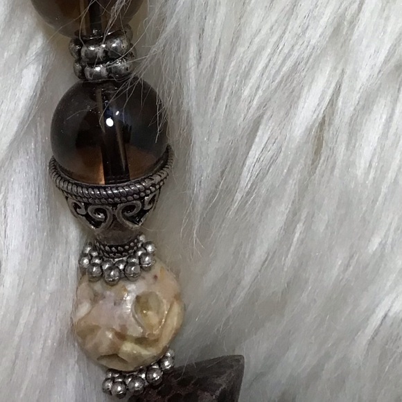 Wood, stone & metal come together in this fabulous necklace. 12 inches. - Picture 5 of 7